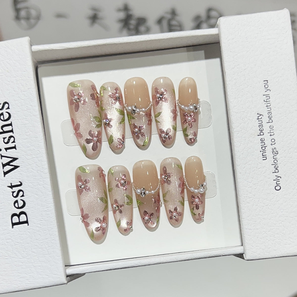 Hand-worn Nail Nude Ice Through Cat's Eye – Bild 4 | LuxeStyle