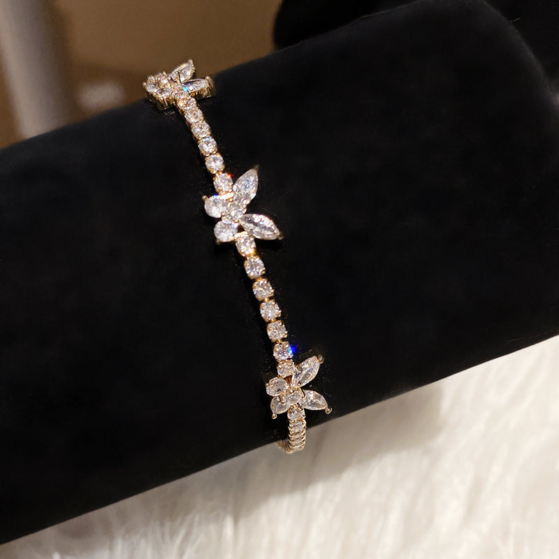 Armband mit Zirkonia-Blütenverschluss im French Style – Ansicht 2