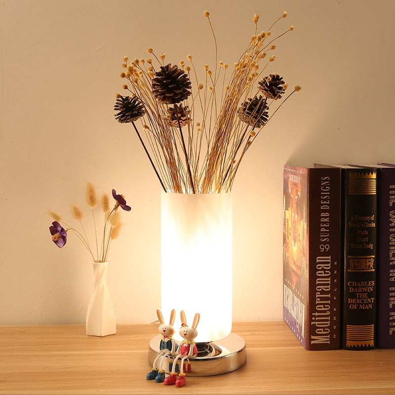 LED-Tischlampe modern und schlicht – Bild 4 | LuxeStyle