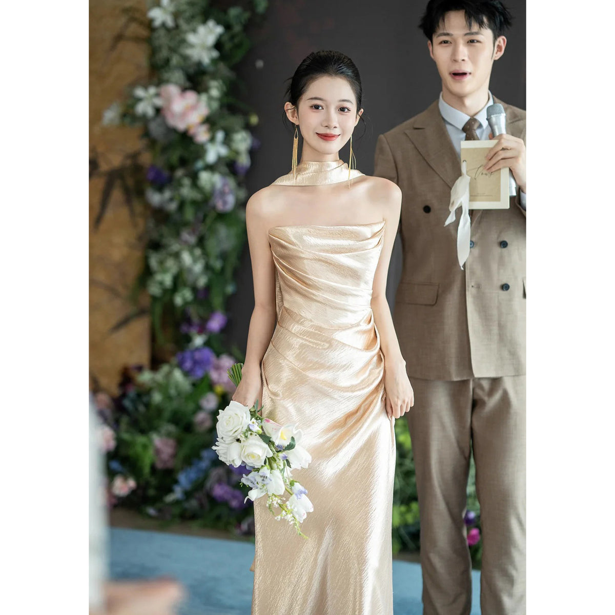 Champagnerfarbenes trägerloses Toastkleid – Bild 5 | LuxeStyle