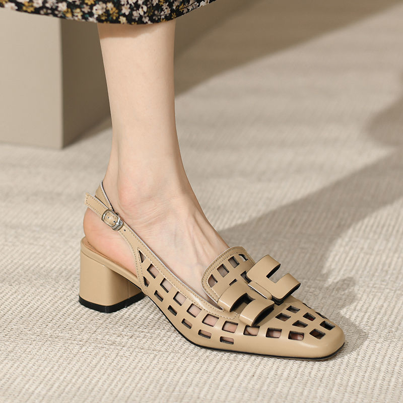 Sandalen mit Chunky-Absatz und Riemchenschnalle – Bild 2 | LuxeStyle