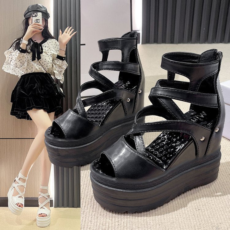Plateau-Sandalen mit Riemchen und Peeptoe