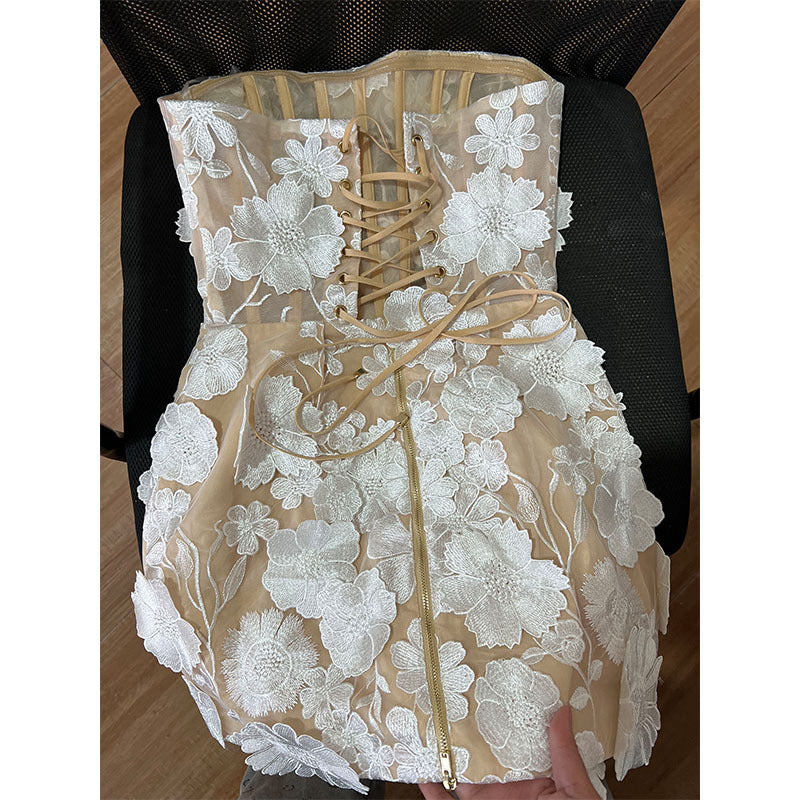 Strapless-Dress mit Blumenstickerei – Bild 3 | LuxeStyle
