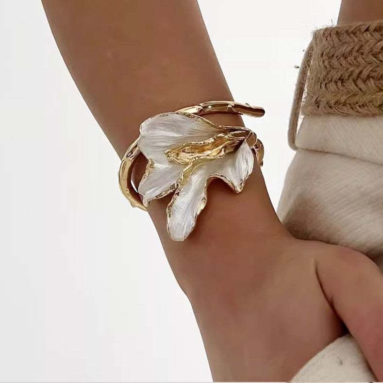 Metall Armreif mit Hufeisen-Glockenblumen | LuxeStyle