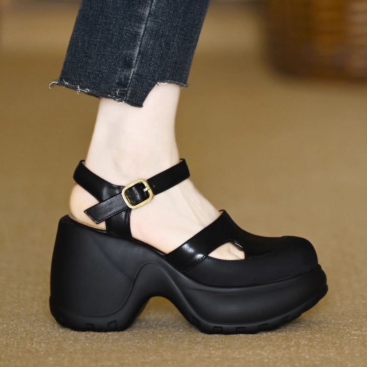 Sandalen mit dicker Sohle und geschlossener Spitze