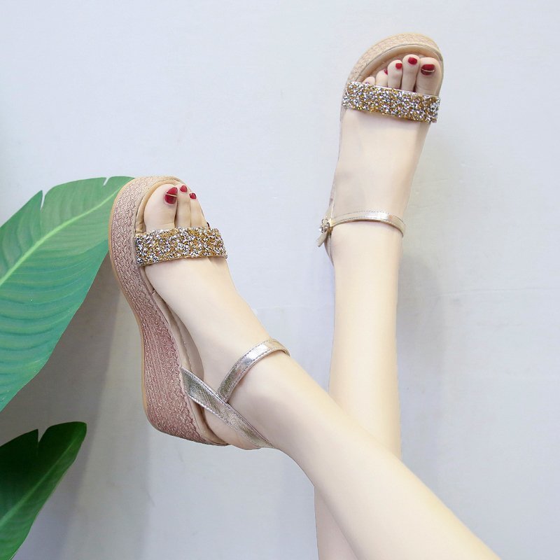 Keilabsatz Sandalen mit Frontbinde – Bild 8 | LuxeStyle