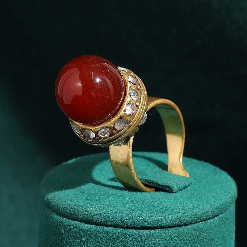 Vintage-Ring mit rotem Kristall und Achat