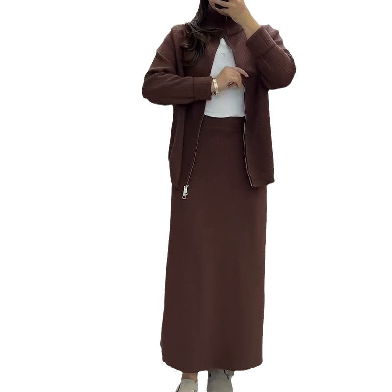 Freizeit-Set mit Pullover und Midirock