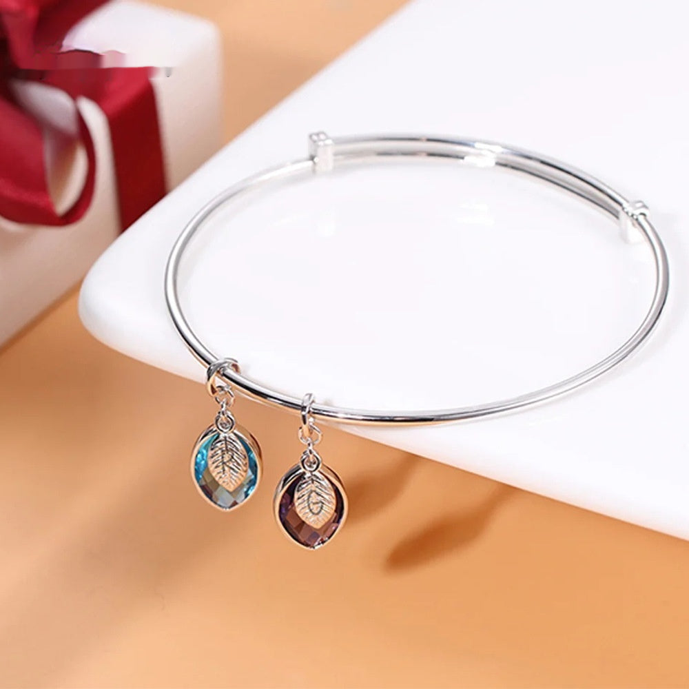 Armband mit Buchstaben-Design