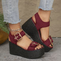 Keilsandalen mit Riemen und Peep-Toe