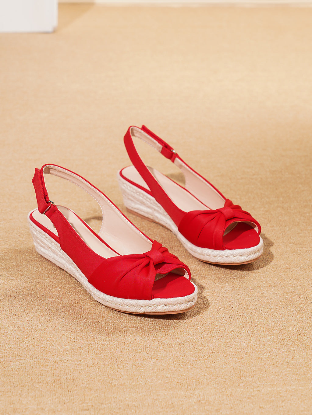 Keilsandalen mit Schleife und Klettverschluss