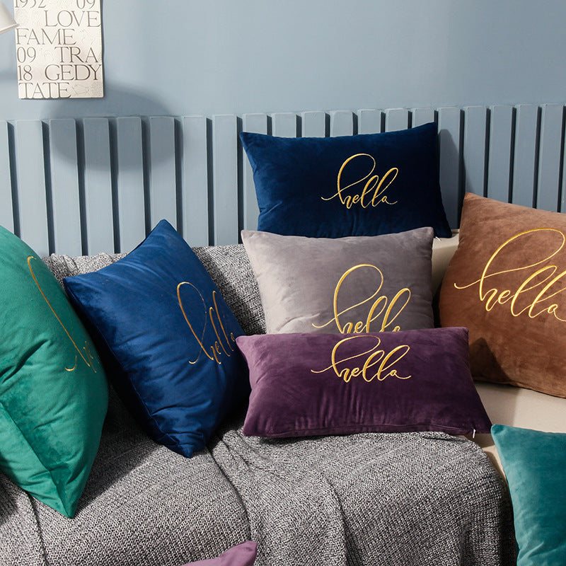 Samtkissen mit Goldfaden-Stickerei | LuxeStyle