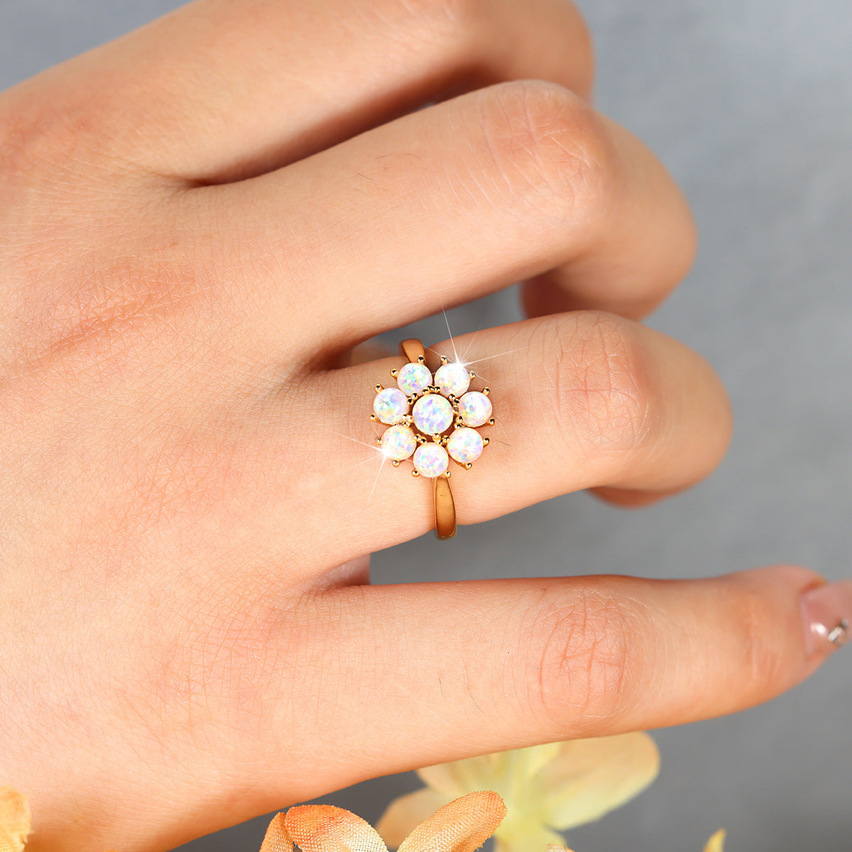 Opalring mit Blüten-Design