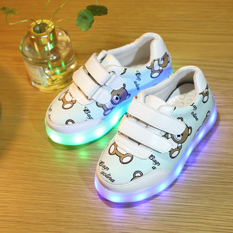 LED-Kinderschuhe mit USB-Ladefunktion und Flügeln