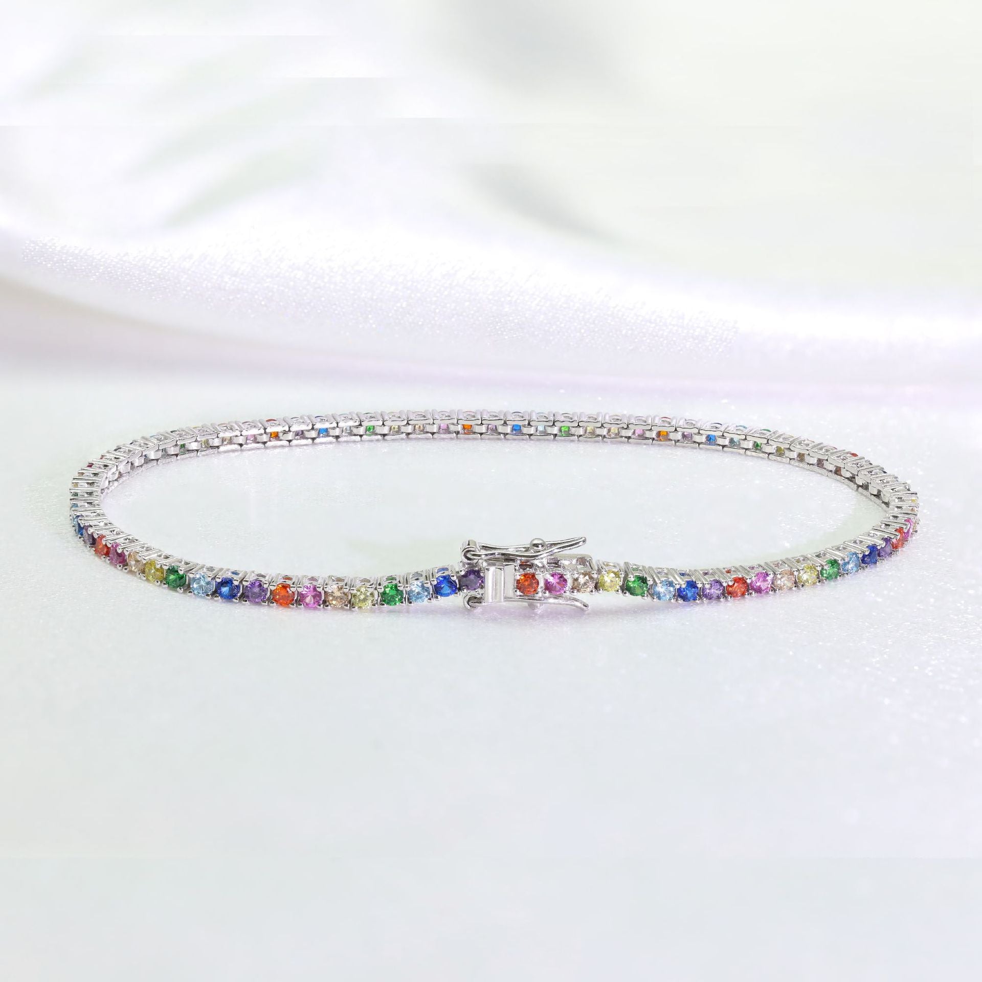 Tennis-Armband mit Zirkonia-Steinen