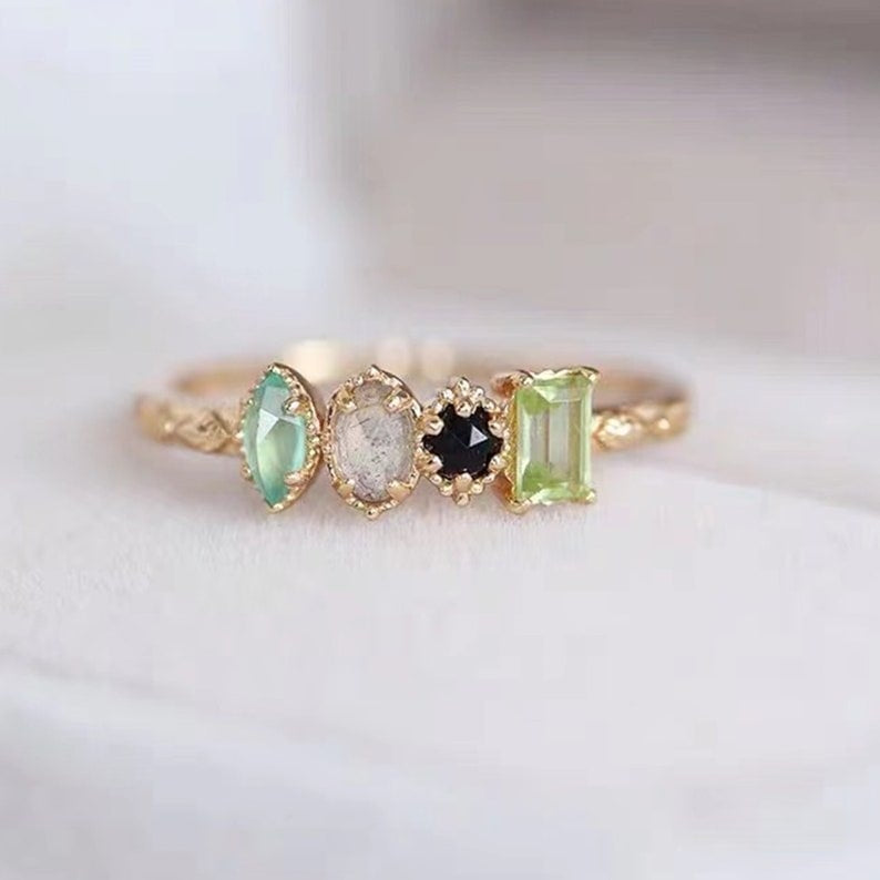 Personalisierter Ring mit Stein