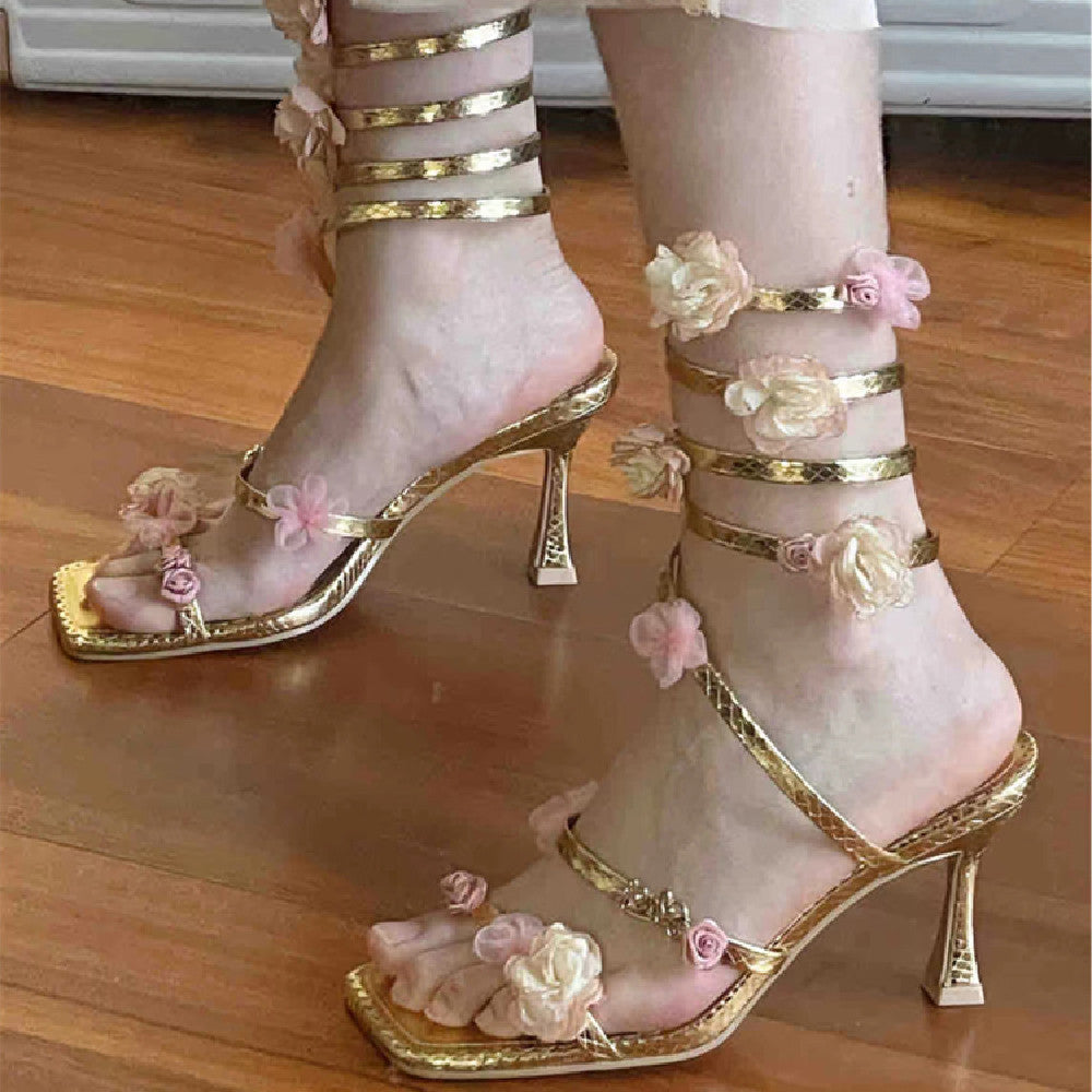 Florale Sandalen mit schlankem Absatz – Bild 2 | LuxeStyle