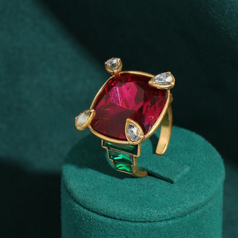 Vintage-Ring mit rotem Kristall und Achat