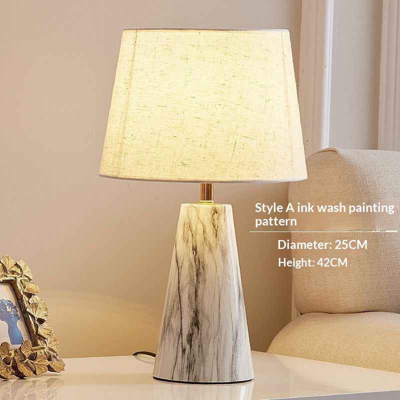 Nordische Tischlampe mit Dimmer