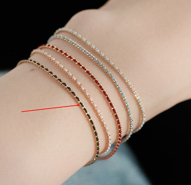 Geflochtenes Armband mit rotem Faden – Bild 8 | LuxeStyle