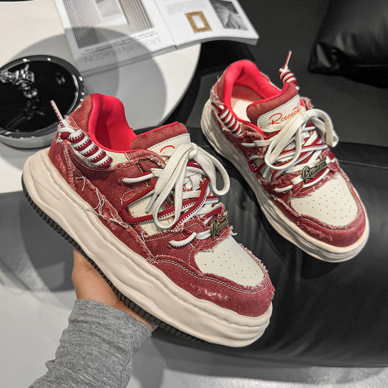 Sneaker mit unsichtbarer Absatz Erhöhung