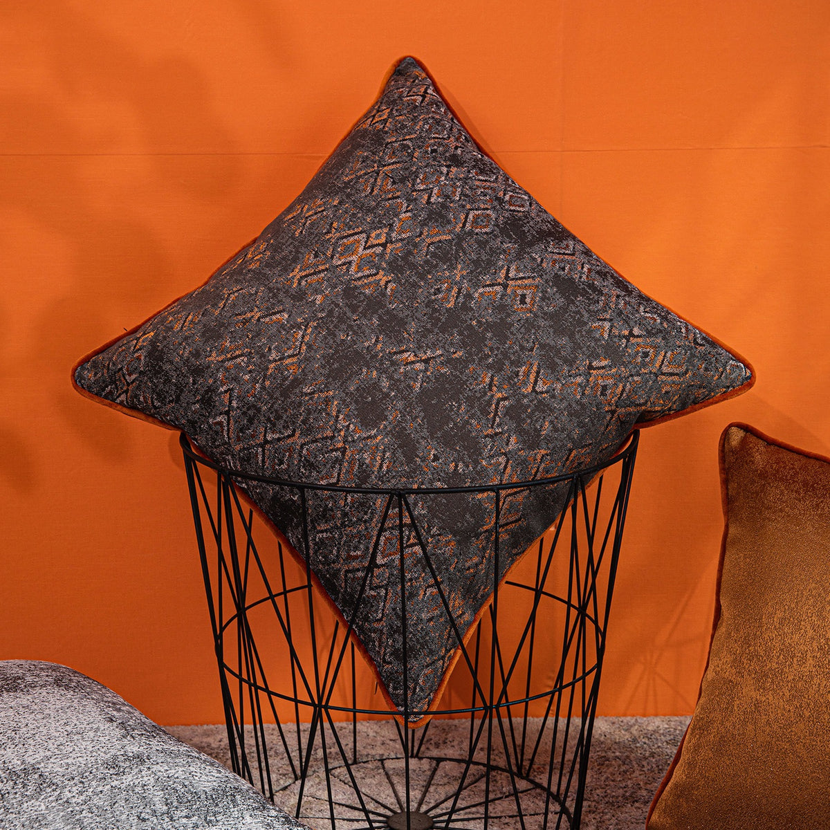 Jacquard Kissenhülle mit Füllung | LuxeStyle
