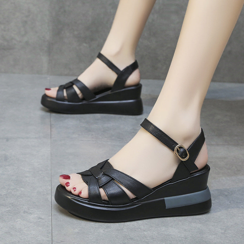 Geflochtene Plateau-Sandalen mit Schnalle – Bild 11 | LuxeStyle