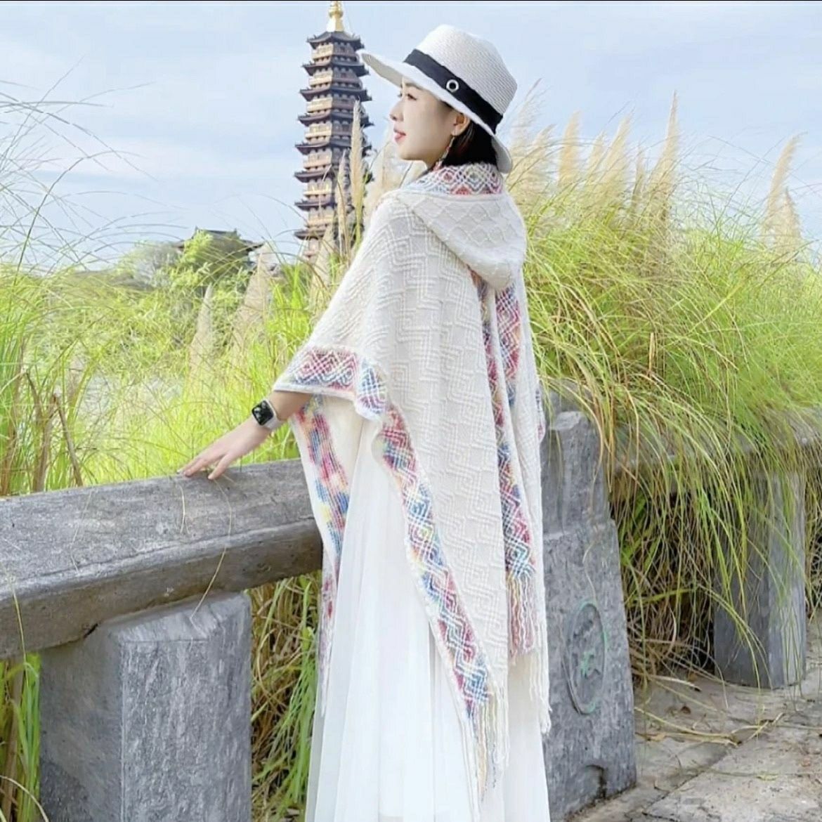 Kapuzenschal im Ethno-Stil für Damen – Bild 8 | LuxeStyle