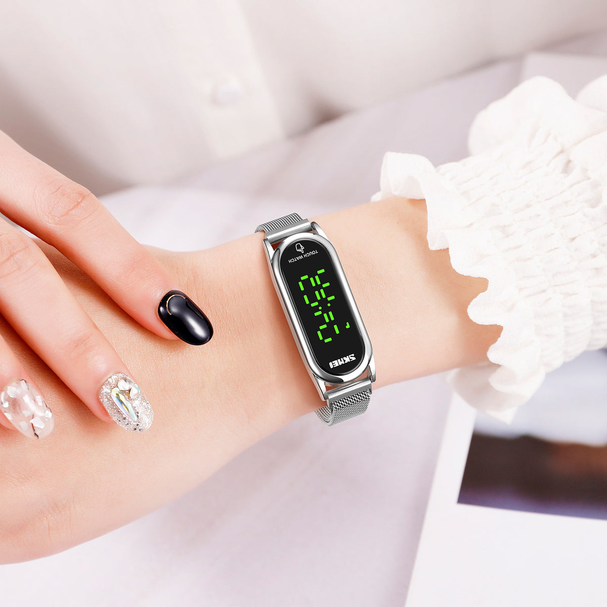 Fashion Touchscreen-Uhr mit Magnetarmband – Bild 3 | LuxeStyle