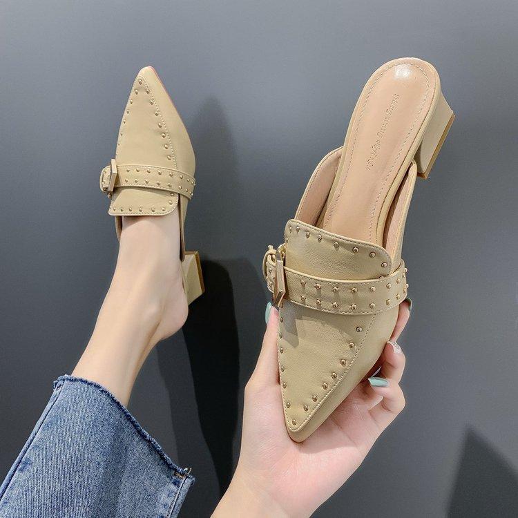 Retro Mules mit spitzer Kappe und mittlerem Absatz