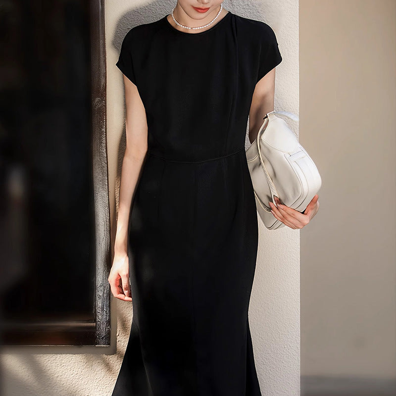 Elegantes schwarzes A-Linien-Kleid mit hoher Taille