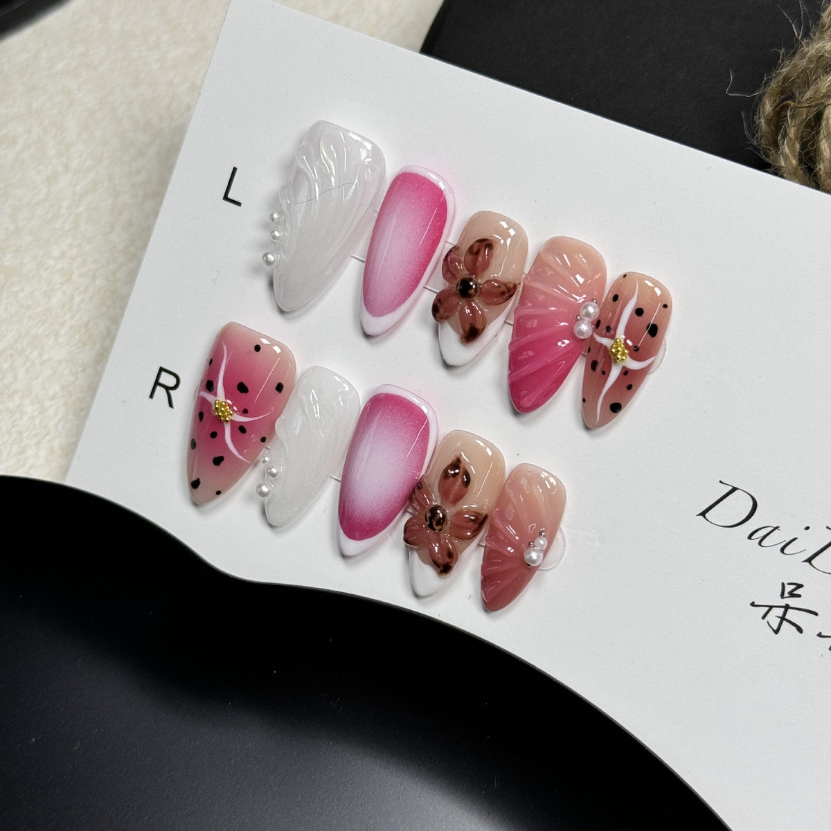 Handbemalte 3D-Nagelsticker «Cute» – Bild 1 | LuxeStyle