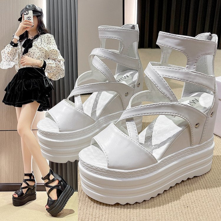 Plateau-Sandalen mit Riemchen und Peeptoe