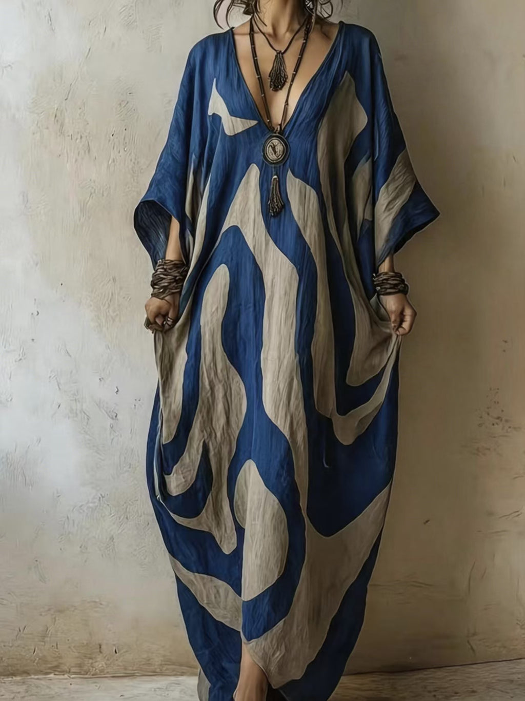Strandkleid mit V-Ausschnitt und Fledermausärmeln