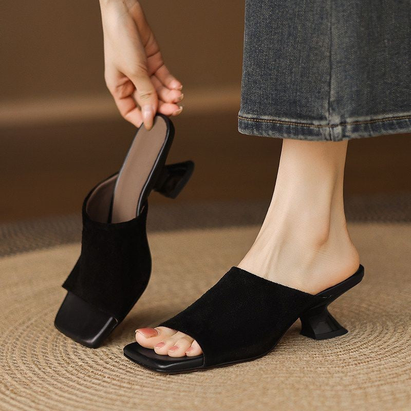 Square-toe Slide Sandalen aus Wildleder