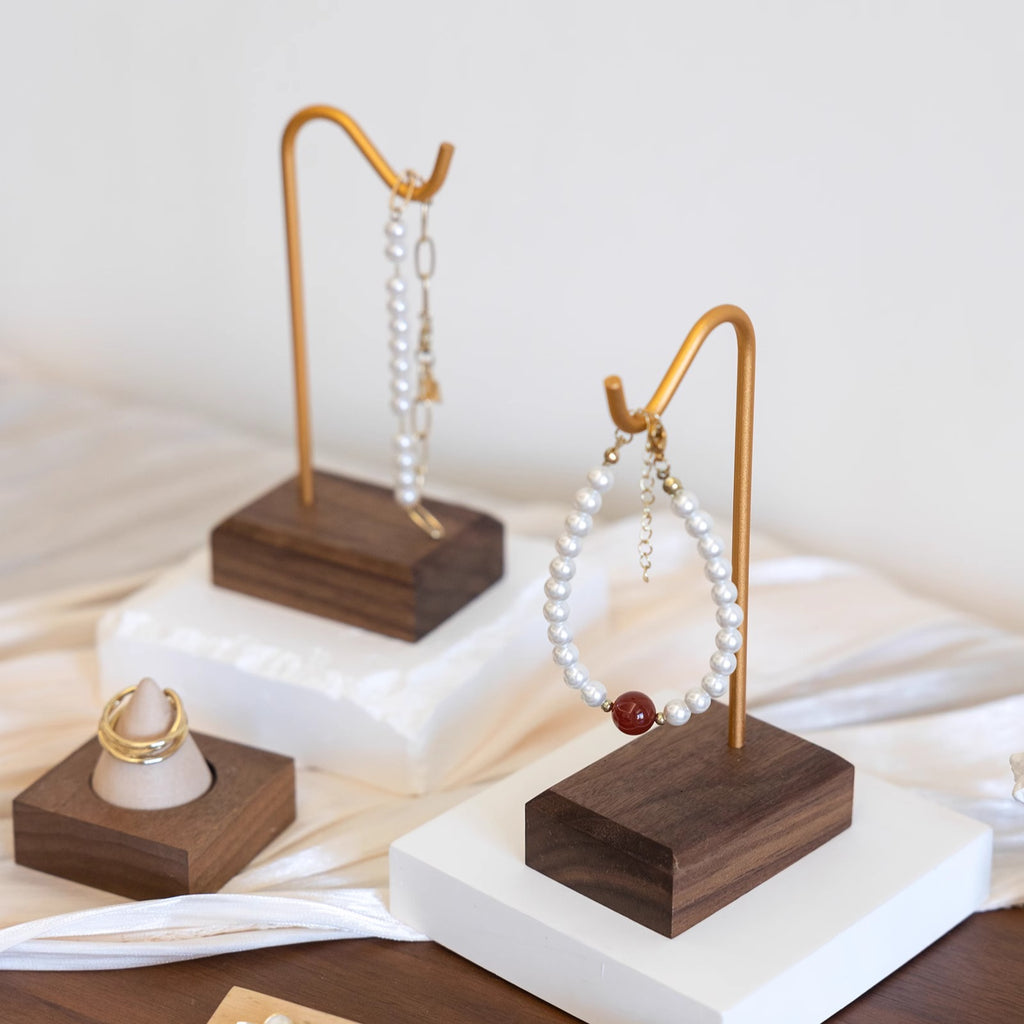 Holzarmband-Display aus Walnuss – Bild 6 | LuxeStyle
