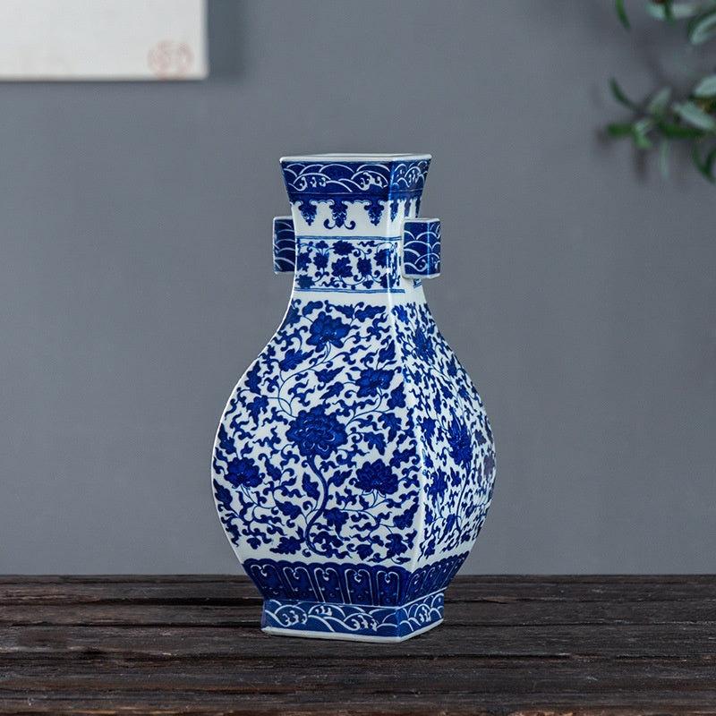 Handbemalte Keramikvase im Antik-Stil