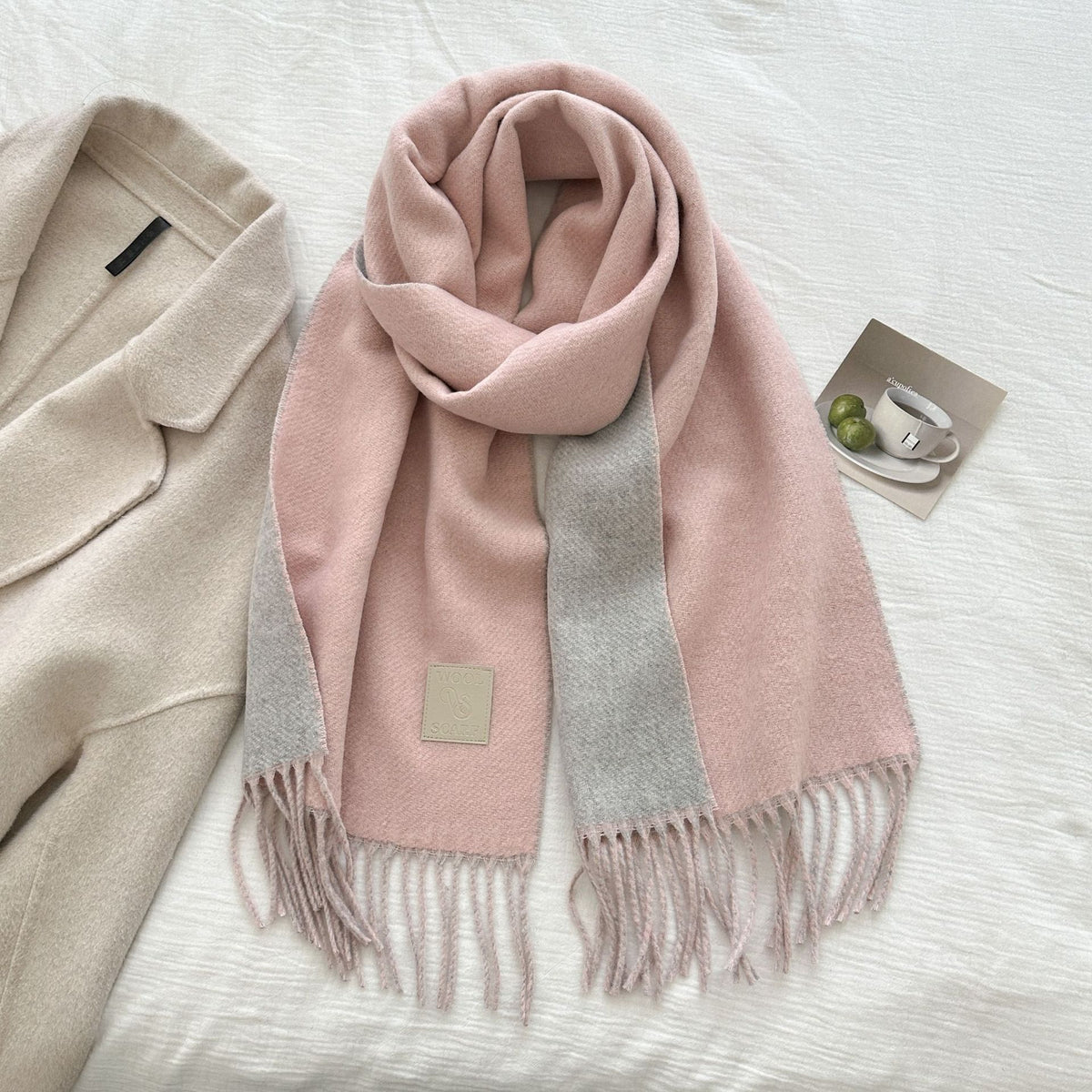 Doppelseitiger Wollschal mit Pailletten – Bild 7 | LuxeStyle