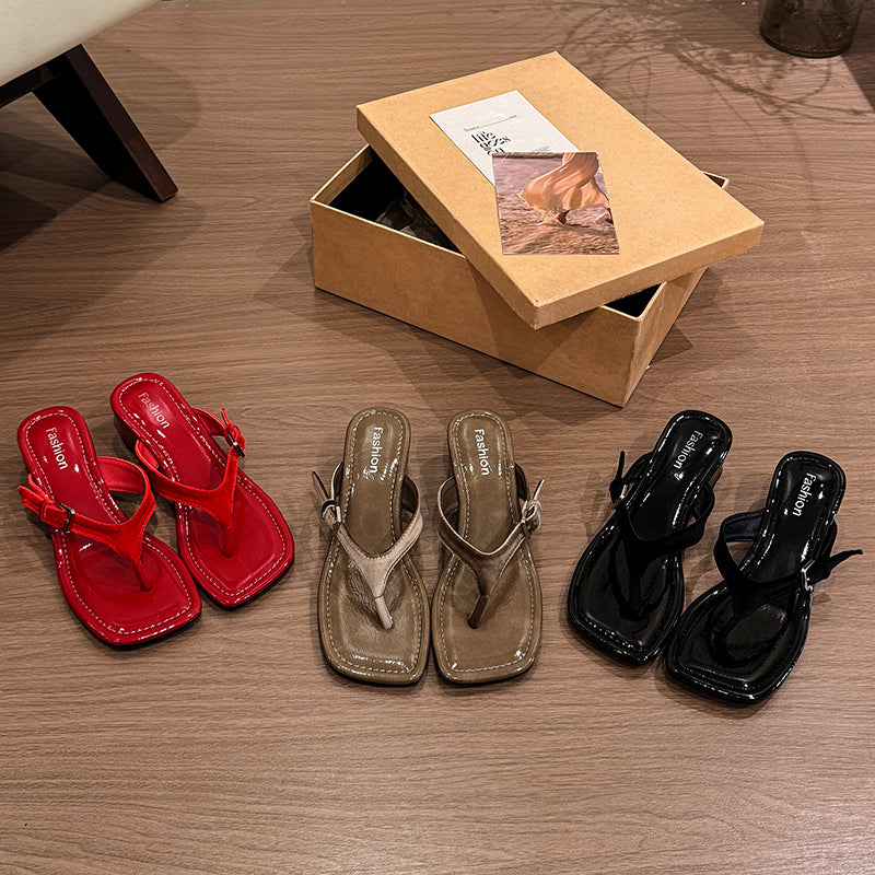 Keile Sandalen mit eckiger Zehenpartie