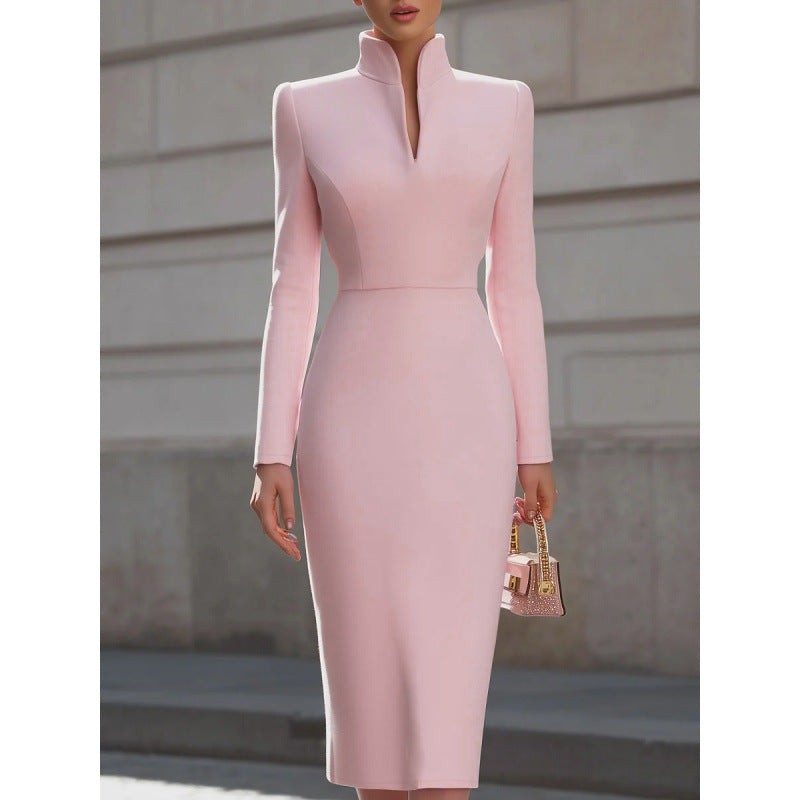 Elegantes Strickkleid mit Stehkragen