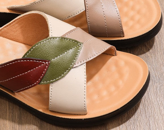 Bequeme Leder-Sandalen mit flacher Sohle – Bild 5 | LuxeStyle