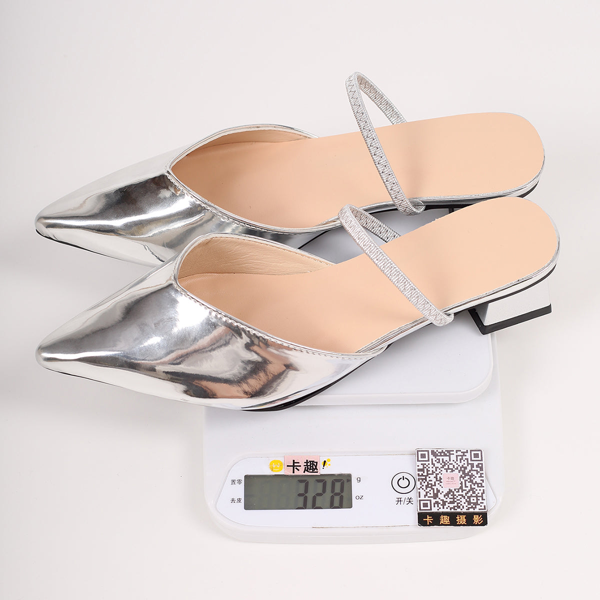 Elegante Metallic-Mules mit Strassriemen