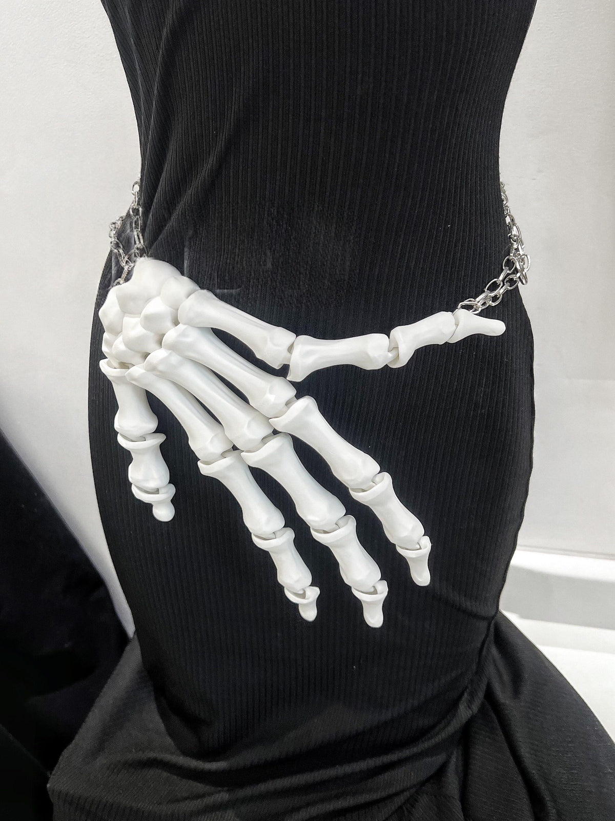 Taillenkette mit Totenkopf-Hand | LuxeStyle