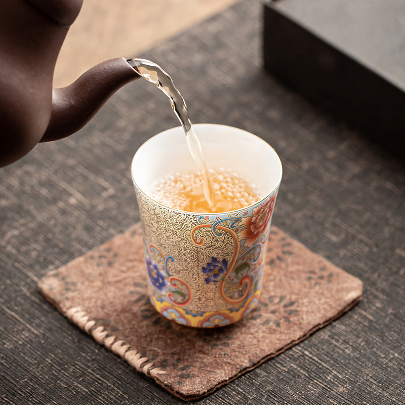 Kaisertasse aus Sterlingsilber mit Emaille-Blumen – Bild 3 | LuxeStyle