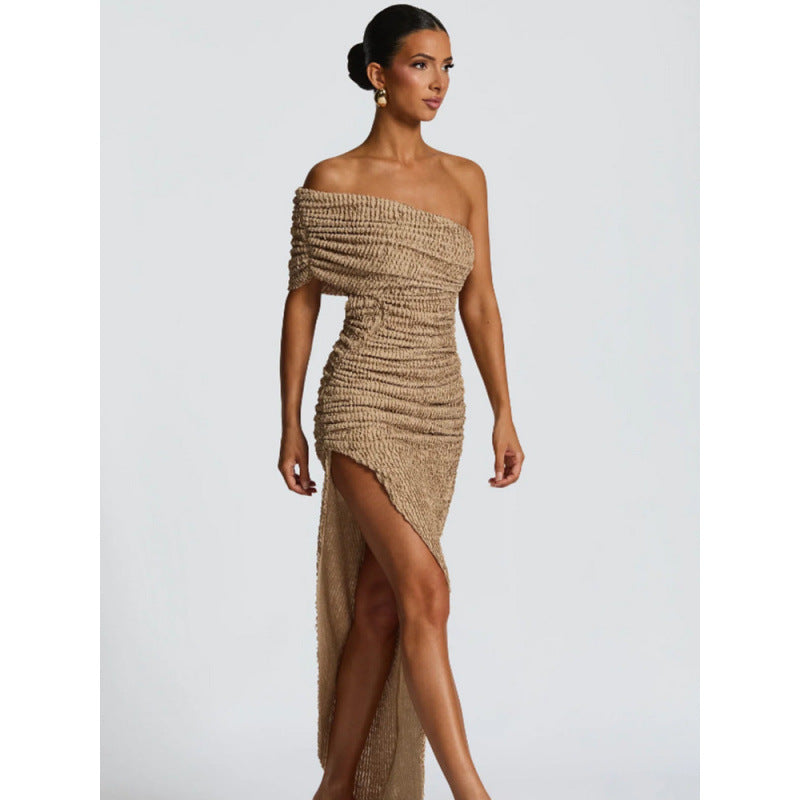 Langes Kleid mit Schlitz und Cut-Out