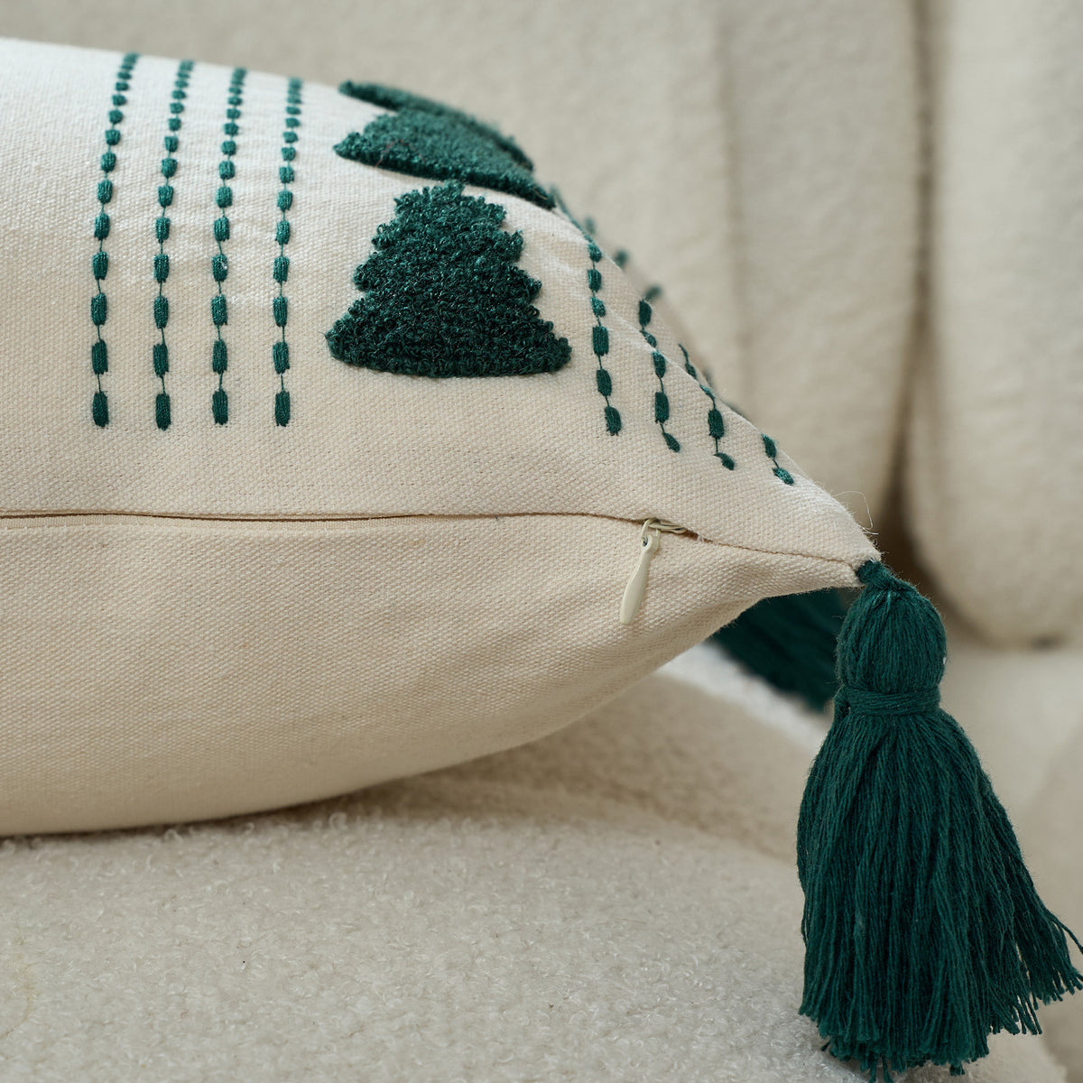 Kissenhülle bestickt mit Quasten – Bild 7 | LuxeStyle