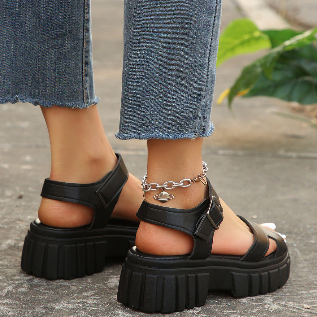 Plateau-Sandalen mit Hufeisenabsatz – Bild 14 | LuxeStyle