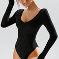 Eleganter Jumpsuit mit V-Ausschnitt und langen Ärmeln