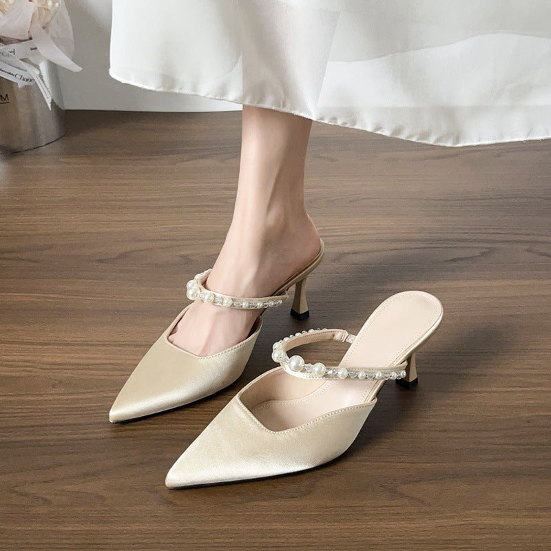 Elegante Satin-Sandalen mit spitzer Zehe