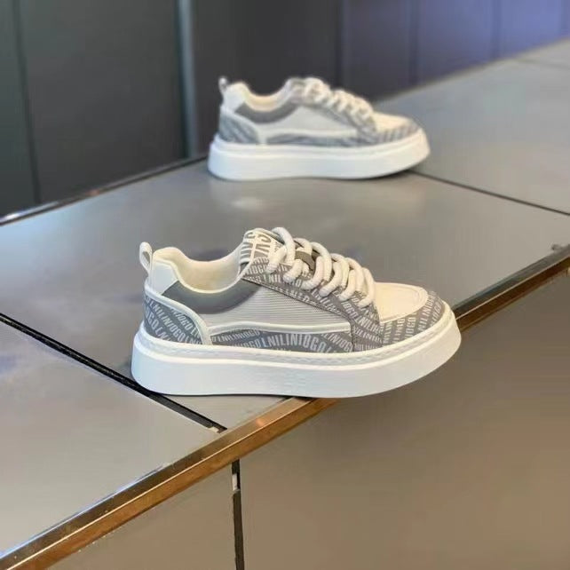 Atmungsaktiver Sneaker mit dicker Sohle